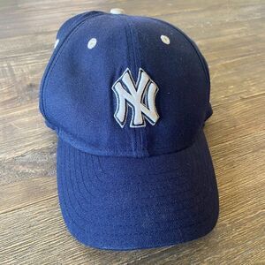 New York Yankees Baseball MLB New Era Men's 7 5/8 Fitted Cap Hat
